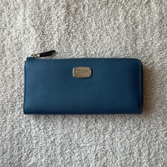 Michael Kors Wallet - Picture 1 of 6